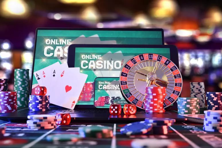 Filipino users in Metro Manila and Cebu browsing oklotto on smartphones